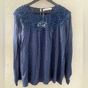 NWT Rusttydustty Elegant Navy Blouse with Crochet Detail‎ Size Large